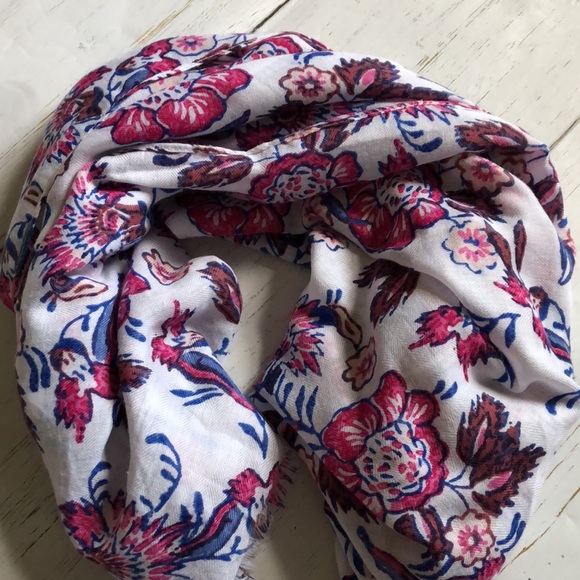 Old Navy floral scarf - Picture 2 of 4